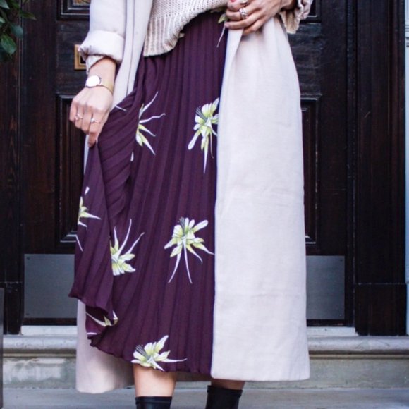 Pleated Floral Midi Skirt - Picture 2 of 4